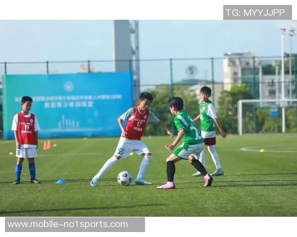 深圳罗湖足球培训助力青少年成长提升技能与团队合作精神