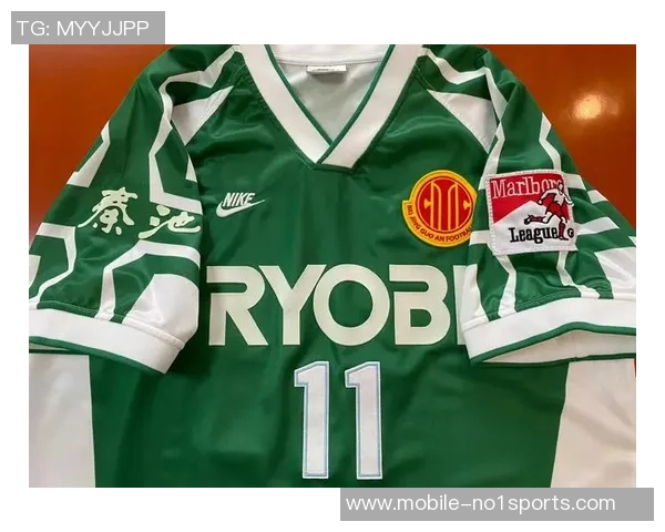 足球12号球衣的传奇故事与背后那些不为人知的球员心声 足球12号球衣的传奇故事与背后那些不为人知的球员心声