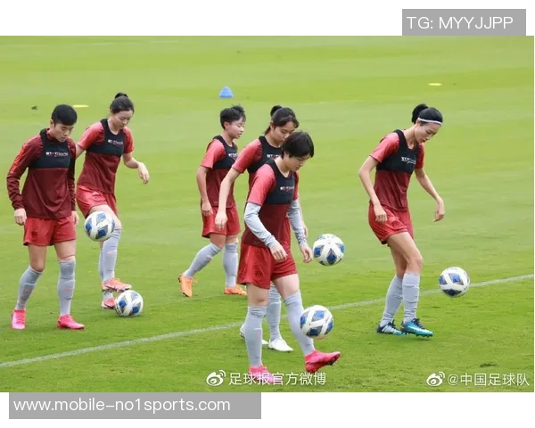 足球宝贝花瓣绽放青春魅力引领时尚潮流的运动风尚 足球宝贝花瓣绽放青春魅力引领时尚潮流的运动风尚